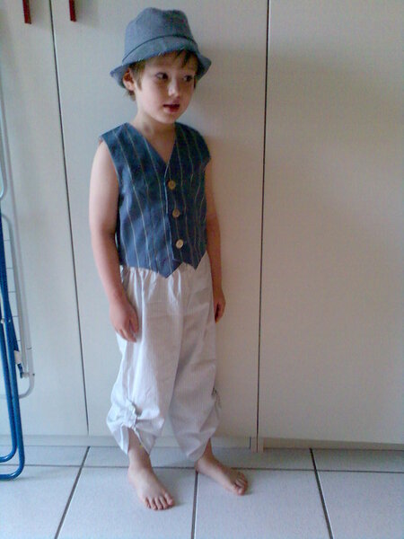 Weste, Sommerhose und Hut