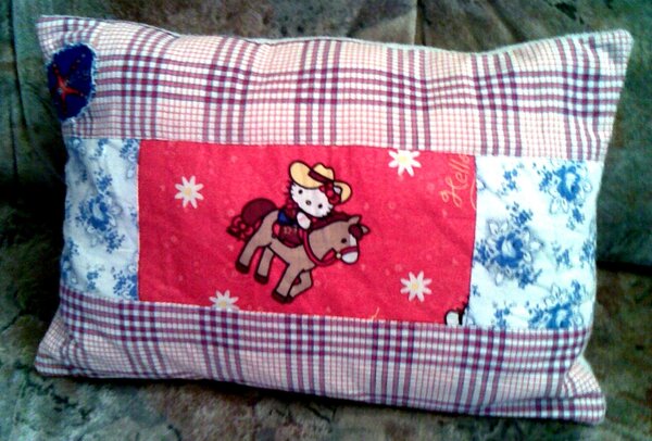Kuschelkissen mit Hello Kitty Motiv