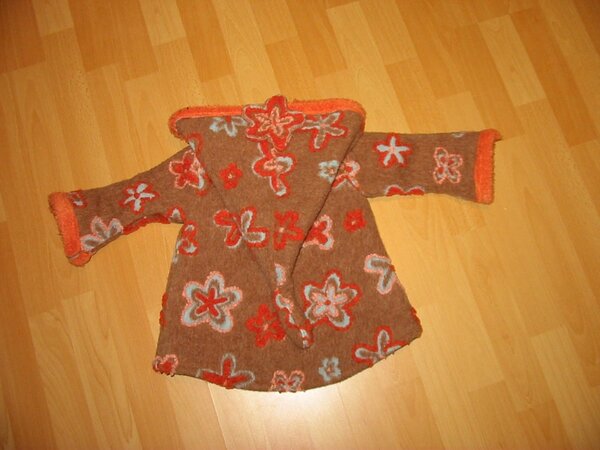 erste Jacke von hinten