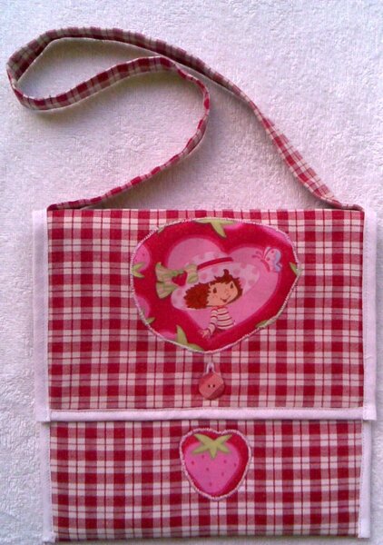 Kitatasche mit Emely Erdbeer Motiv