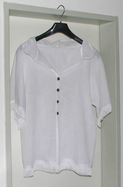 weiße, transparente Bluse