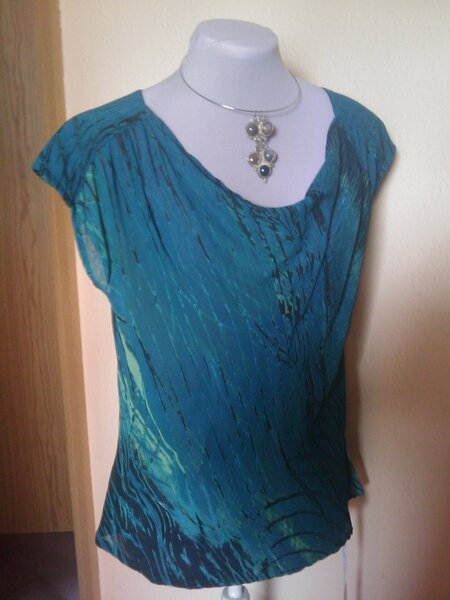 Bluse mit Wasserfallausschnitt