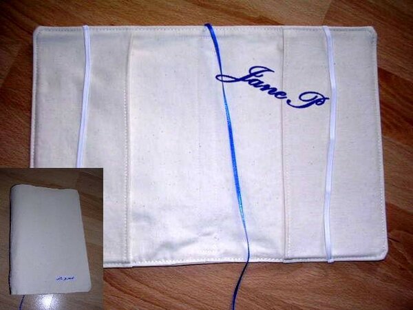 Buchhülle mit 'Seitenfesthalter'