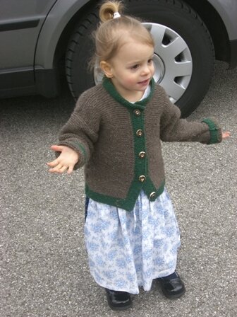 Charlotte in Trachtenjacke