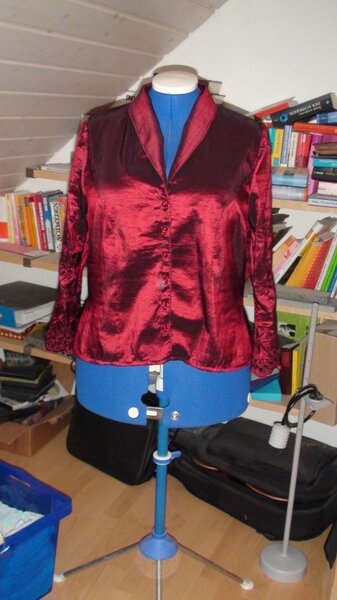 Bluse mit Schalkragen