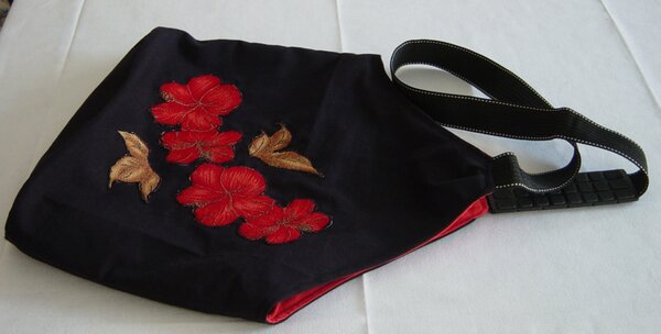 Tasche schwarz / rot     Innen mit RV