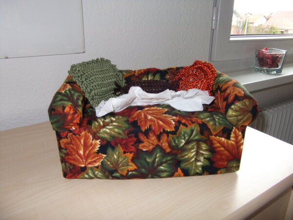 Herbstliches Kleenex-Sofa
