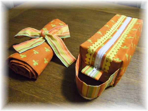 Nadelspielrolle und Strickzeugtasche