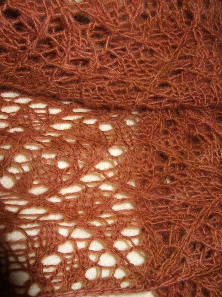 "Rusty Crown Of Phersephone" Lace Tuch