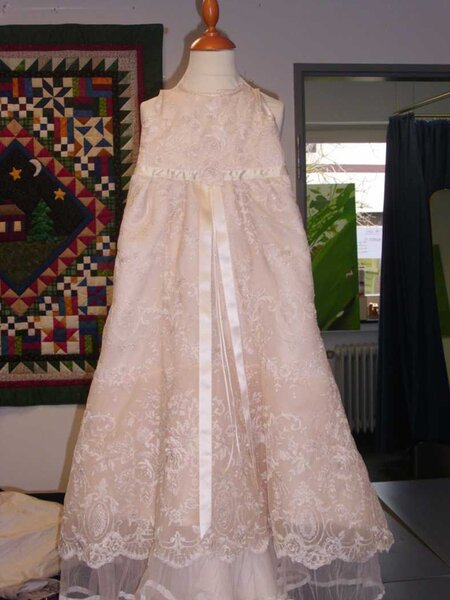 Taufkleid, aus Brautkleid genäht