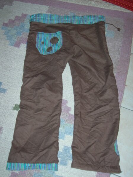 erste Hose von hinten