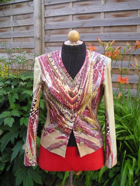 Jacke mit Pfauenmuster