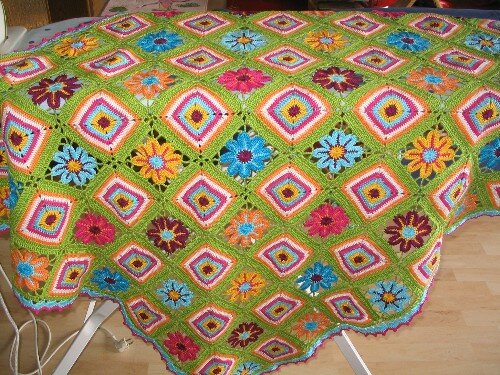 Häkeldecke ist endlich fertig...