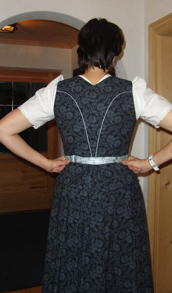 Dirndl ganz Edel von hinten