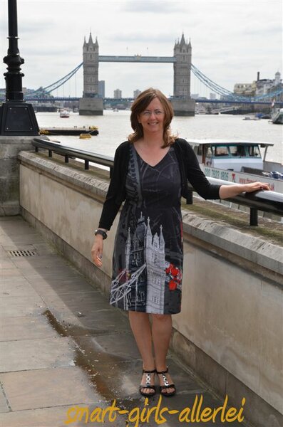 Das 2.Leben einer bettwäsche oder mein London-Kleid ist fertig! Simplycity 