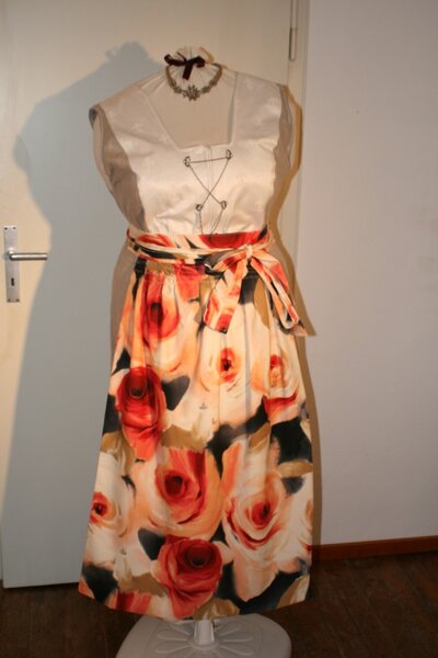 Sommer-Dirndl