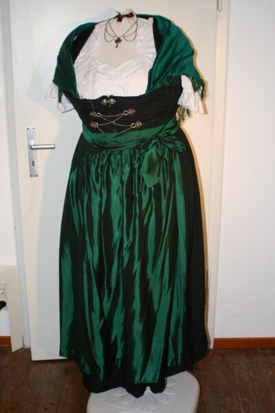 Festtags-Dirndl