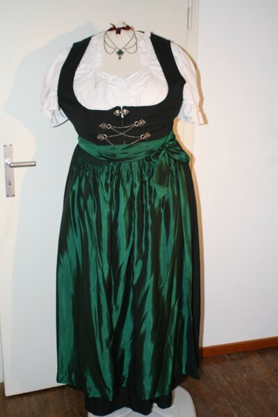 Festtags-Dirndl 1