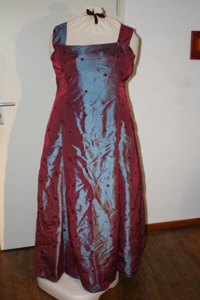 rotes Abendkleid