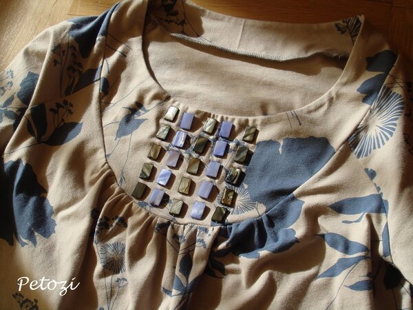 Pulli mit Perlmuttscheiben