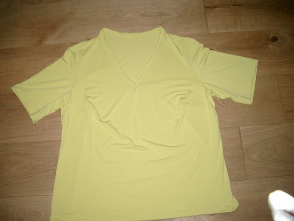 Hellgrünes Shirt
