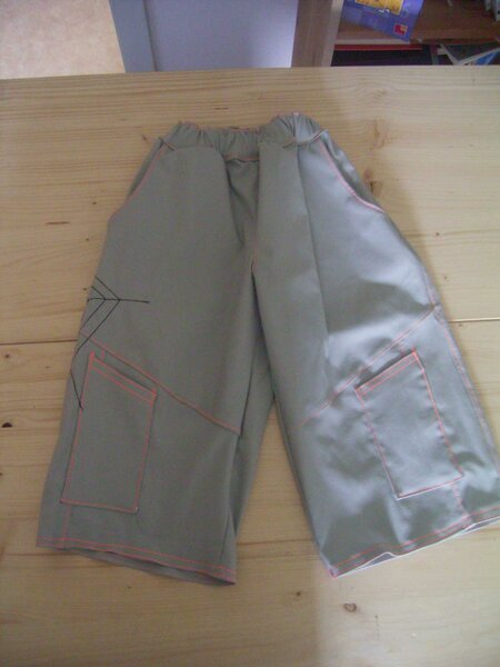 Bubenhose mit Spinne