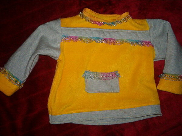 Ein schön warmer Pullover aus Fleece und Sweatshirtstoff