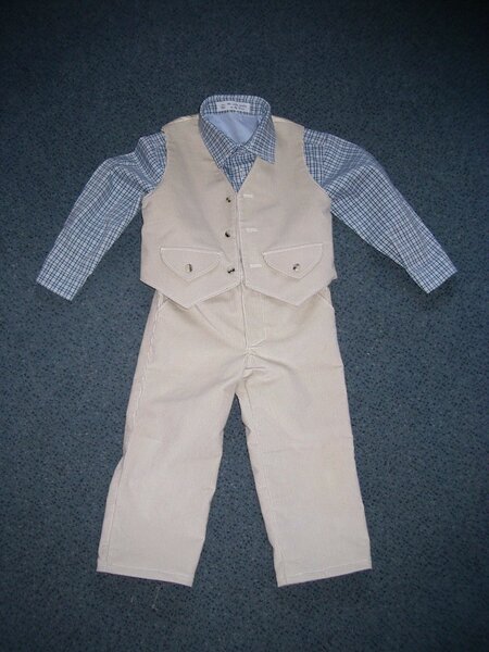 Weste und Hose aus Cord, Oberhemdchen