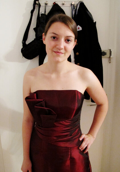 bordeauxfarbenes Cocktailkleid