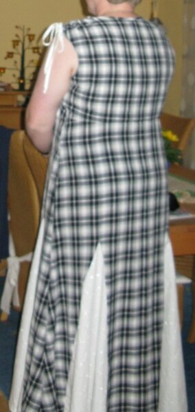 Burda Kleid Nr. 129 aus 6/2008 von hinten