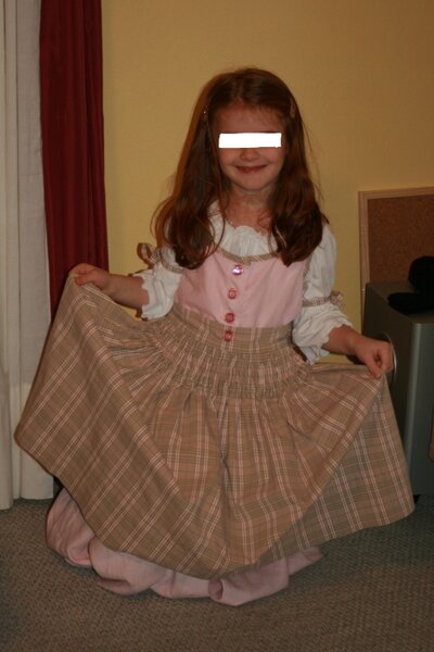 Dirndlkleid  angezogen