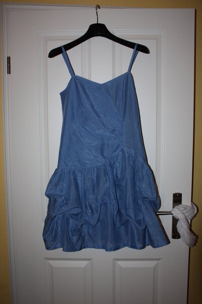 geraffter Rock am gekauften Kleid