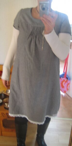 pintuk-kleid