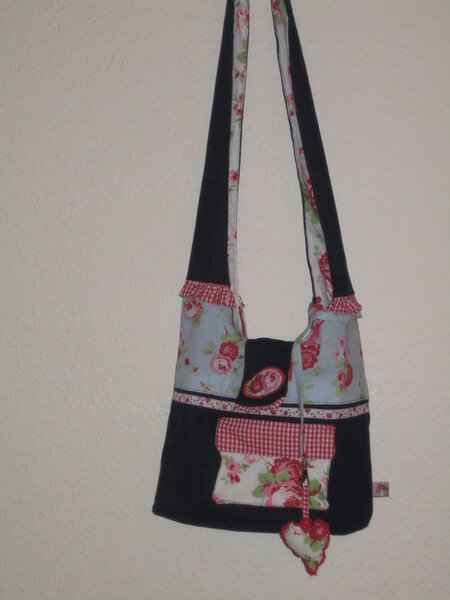 Rosalie trifft Jeans-Tasche