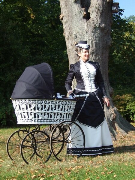 historischer Kinderwagen