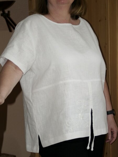 1. motiviertes Leinenshirt