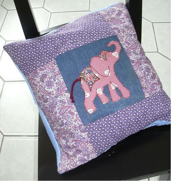 Elefantenkissen mit gestrickter Rückseite
