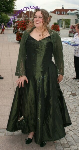 Hochzeitsoutfit von vorne