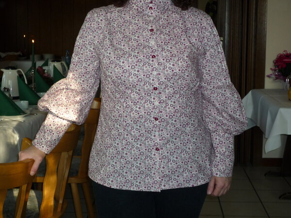 Bluse mit Biesenärmel