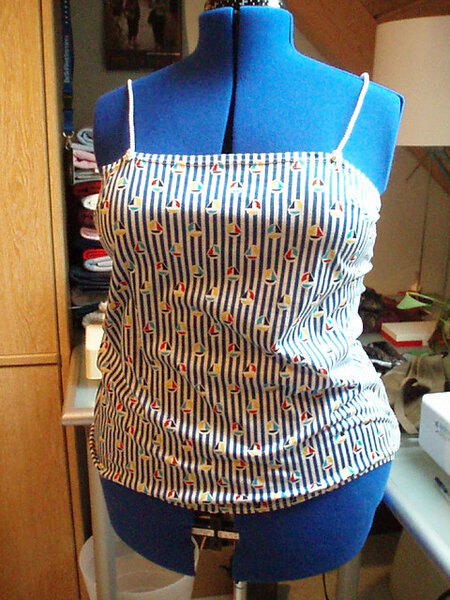 Kleines Top im Marinedesign