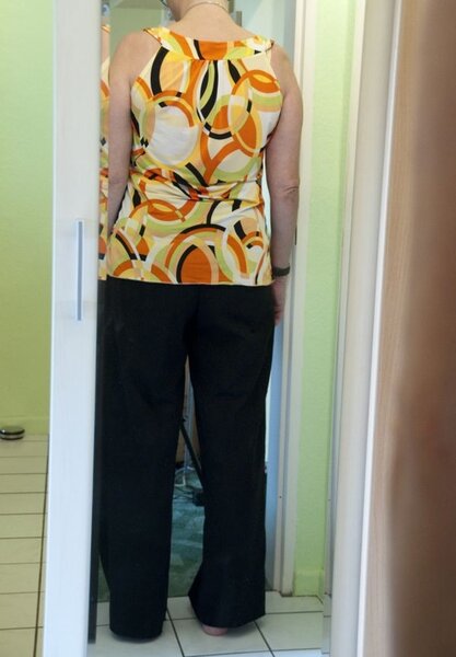 Shirt aus dem selbe Schnitt Rückenansicht