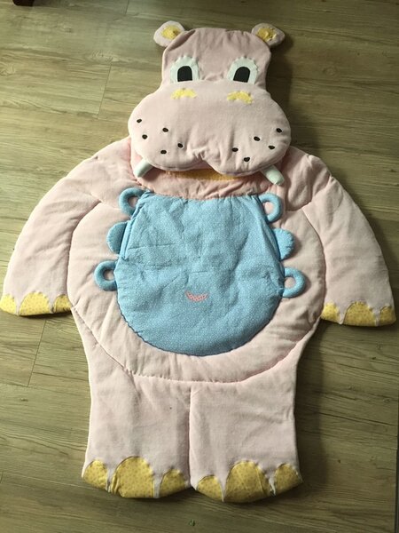Nilpferd als Krabbeldecke