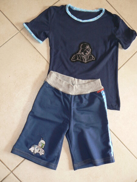 Sporthose und T-Shirt