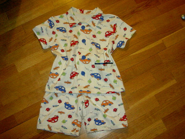 Pyjama für meinen kleinen Neffen.......