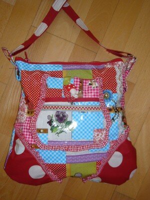 ...nochmol die scheee Patchwork Wachstuch Tasch..