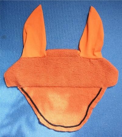 gestrickte Fliegenmütze fürs Pferd