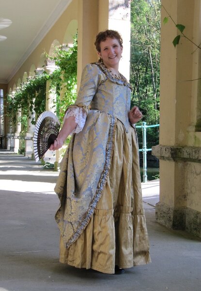 Robe a la Polonaise