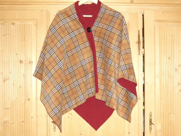 Poncho in Burberry-Optik