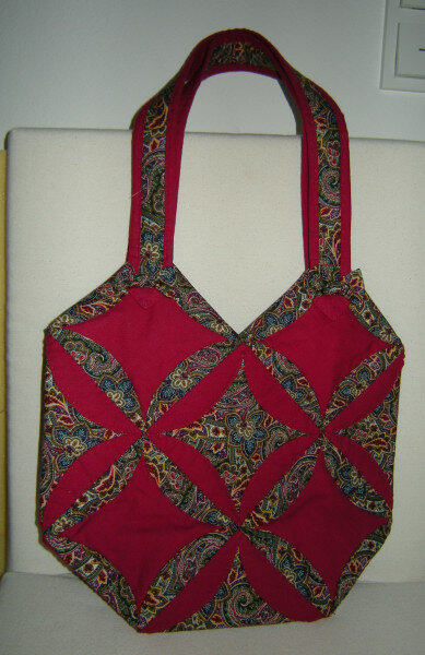 Rote Tasche aus Japanfalttechnik
