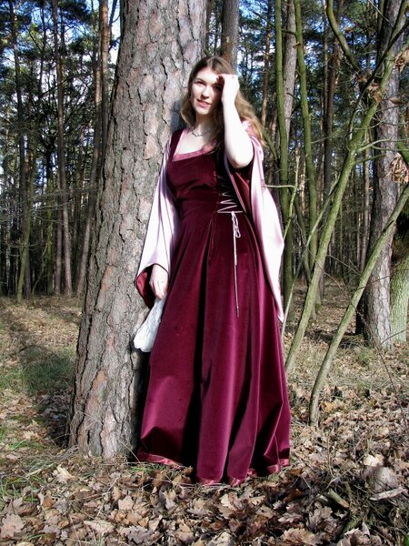 Samtkleid der Hochgotik zum Dritten